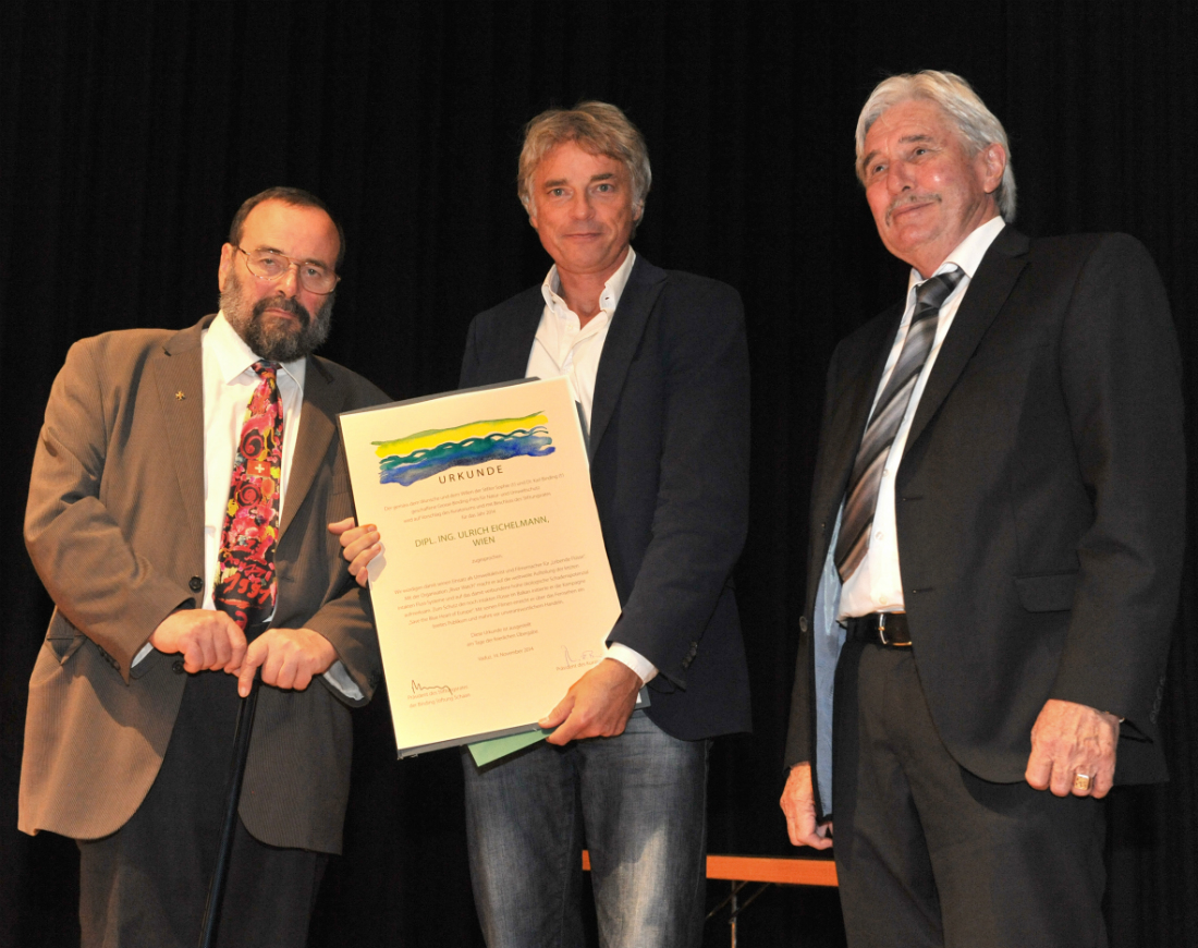 Von links nach rechts: Laudator Prof. Grabherr, Ulrich Eichelmann und Andreas Adank, Geschäftsführer der Binding Stiftung. Foto: Klaus Schädler