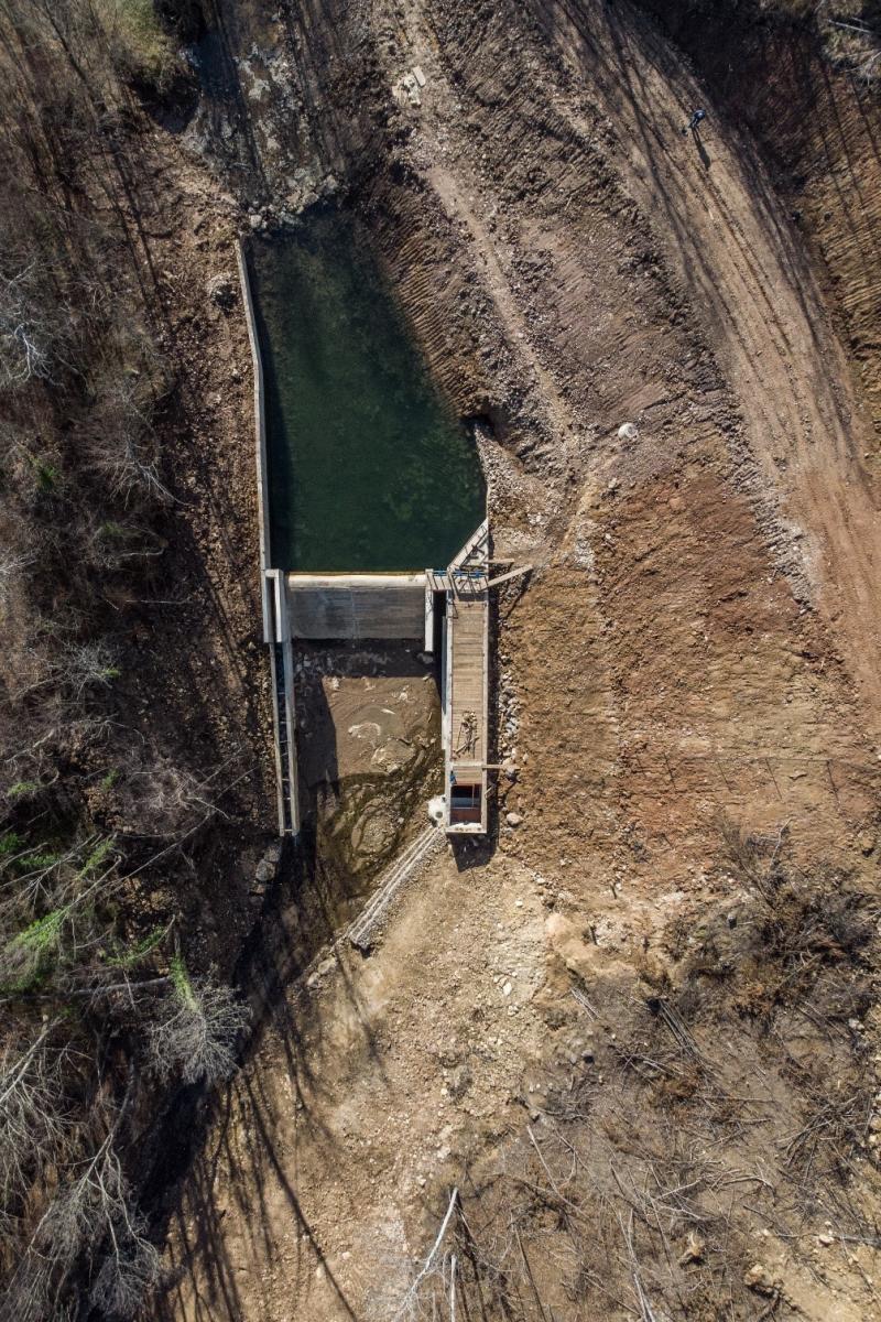 Kleinwasserkraftwerk Ravni na Pristavaci in der Nähe von Užice/Serbien. Die Auswirkungen von Kleinwasserkraftwerken auf die Natur sind verheerend.  © Amel Emric